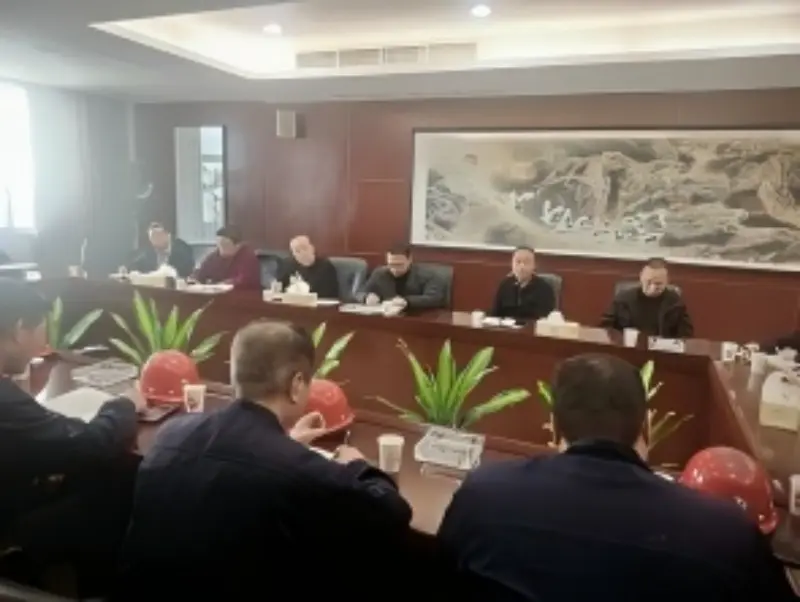 Обединете се заедно, за да продължите развитието, стремете се напред, за да напишете нова глава — Компанията провежда Годишния производствен симпозиум за 2026 г.